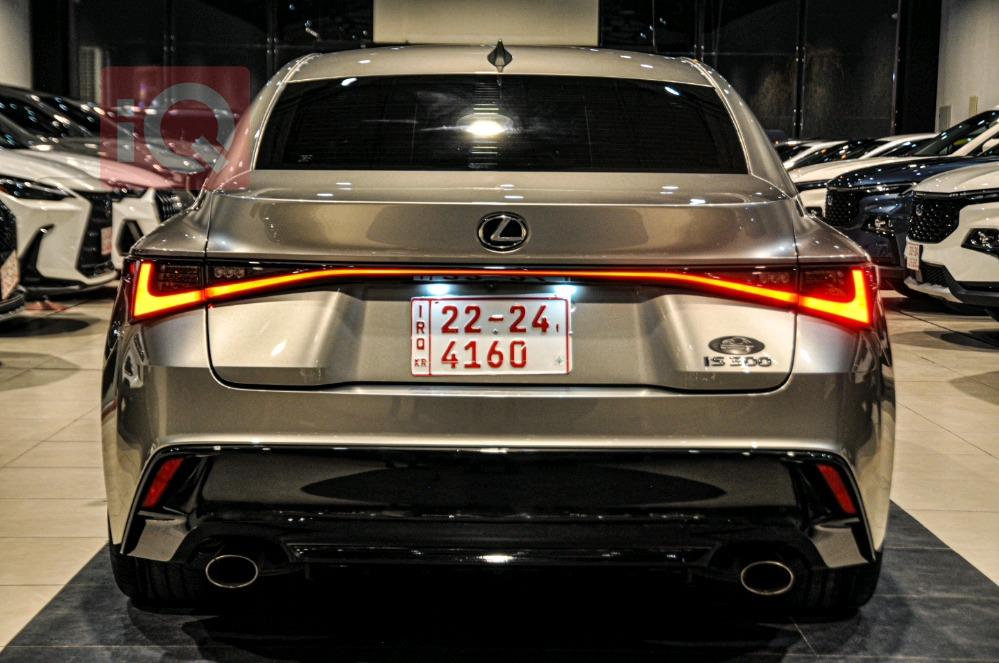 Lexus IS